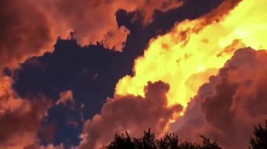 Gün doğumunun ve günbatımının fotoğrafsal materyalleri