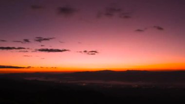 Gün doğumunun ve günbatımının fotoğrafsal materyalleri