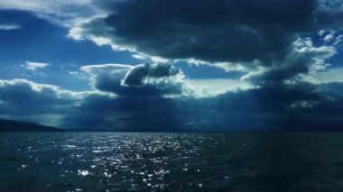 Fırtınalı gökyüzü ve gece bulutları