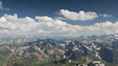 Gün doğumunun ve günbatımının fotoğrafsal materyalleri