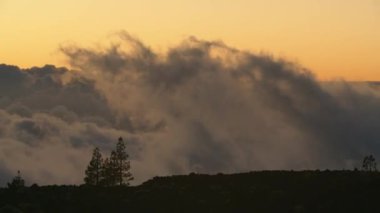 Gün doğumunun ve günbatımının fotoğrafsal materyalleri