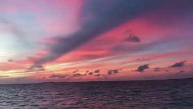 Gün doğumunun ve günbatımının fotoğrafsal materyalleri