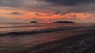 Gün doğumunun ve günbatımının fotoğrafsal materyalleri