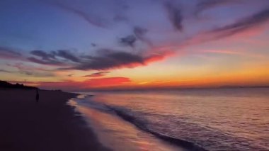 Gün doğumunun ve günbatımının fotoğrafsal materyalleri