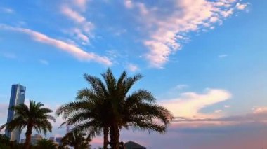 Gün doğumunun ve günbatımının fotoğrafsal materyalleri