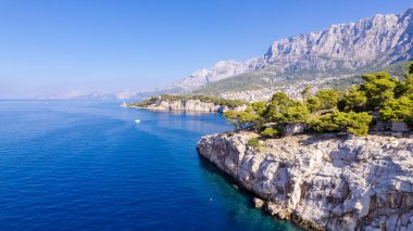 Makarska, Brela, Tucepi 'deki cennet plajı, panoramik manzara, Dalmaçya, Hırvatistan