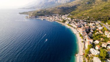 Makarska, Brela, Tucepi 'deki cennet plajı, panoramik manzara, Dalmaçya, Hırvatistan