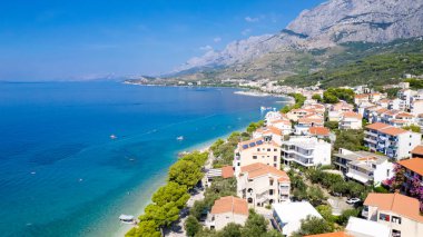 İnanılmaz renkli sunset beach, çevre Brela, Makarska riviera, Dalmaçya, Hırvatistan, Avrupa