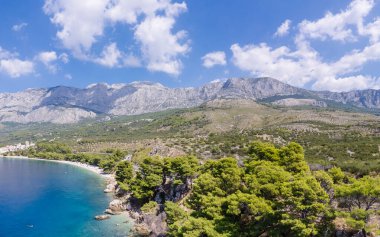 İnanılmaz renkli sunset beach, çevre Brela, Makarska riviera, Dalmaçya, Hırvatistan, Avrupa