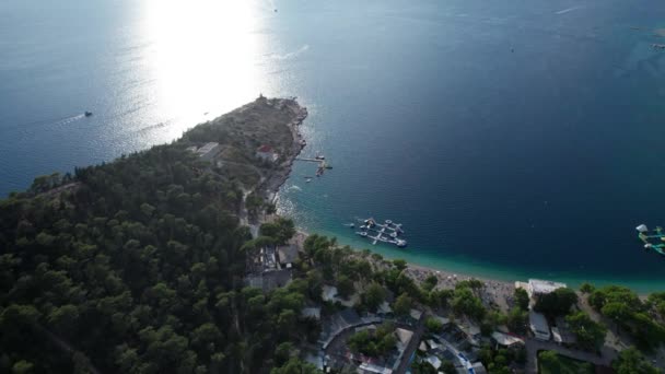 Makarska Horvátország High Angle Panning Drone Shot Beach Town Summer — Stock videók