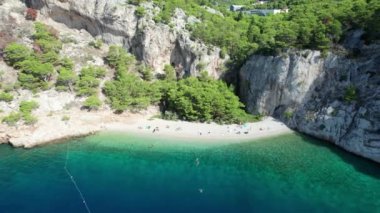 Nugal Plajı. Hırvatistan, Makarska Riviera, çıplaklar plajı havacılık manzarası