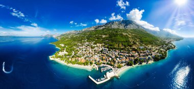 Mavi göl, cennet adası. Adriyatik Hırvatistan Denizi, Makarska, Brela 