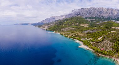 Makarska Riviera, Dalmaçya, Hırvatistan 'daki Krvavica plajı