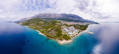 Makarska Panoraması, Hırvatistan plajı, dron