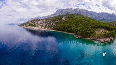 Adriyatik denizi, Hırvatistan 'ın Dalmaçya kıyıları Krvavica ile manzara