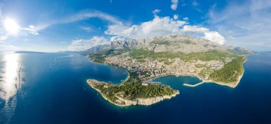 Makarska Panoraması, Hırvatistan plajı, dron