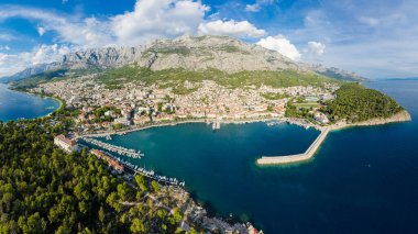 Makarska Panoraması, Hırvatistan plajı, dron