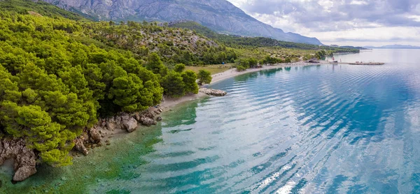 Hırvatistan 'ın Adriyatik Denizi üzerindeki güzel manzarası. Güneşli Gün.