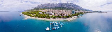 Hırvatistan 'da Makarska' nın yazın hava manzarası