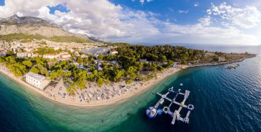 Hırvatistan 'ın Makarska' nın yaz ayındaki hava manzarası