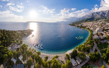 Hırvatistan 'ın Makarska' nın yaz ayındaki hava manzarası
