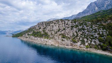 Hırvatistan 'ın Adriyatik Denizi üzerindeki güzel manzarası. Güneşli Gün.