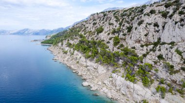 Adriyatik denizi, Hırvatistan 'ın Dalmaçya kıyıları Krvavica ile manzara