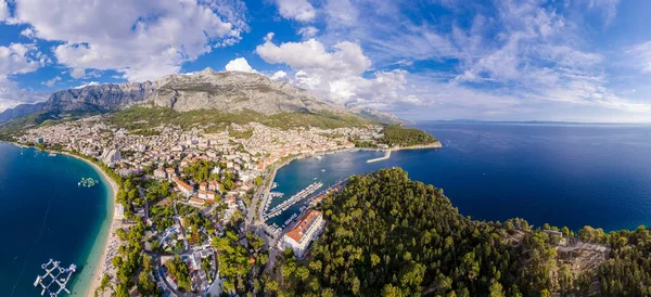 Makarska. Turizm kenti Makarska liman manzarası, Hırvatistan Dalmaçya takımadası