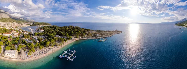 Mar Azul Turquesa Praia Pedra Por Pinheiros Vista Dalmácia Croácia — Fotografia de Stock