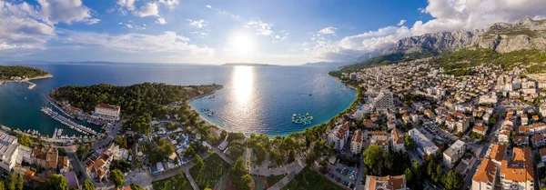 Turquoise Zee Stenen Strand Door Pine Bomen Weergave Dalmatië Kroatië — Stockfoto