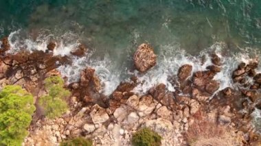 Hırvatistan 'ın Hvar adasındaki Malinska' da Idyllic turkuaz plaj havadan manzarası