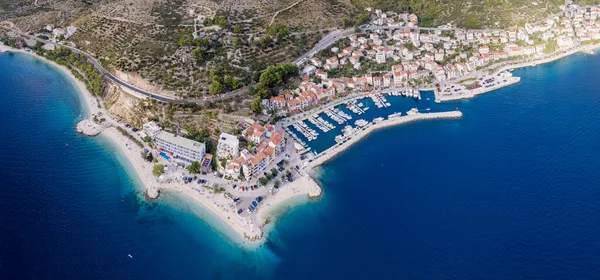 Strand Met Kristalhelder Water Tucepi Aan Makarska Riviera Dalmatië Kroatië — Stockfoto