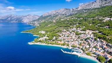 Baska Voda 'daki Hırvatistan plajı Makarska Riviera, Dalmaçya