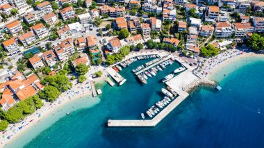 Baska Voda 'daki Hırvatistan plajı Makarska Riviera, Dalmaçya