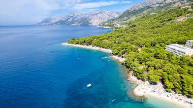 Baska Voda 'daki Hırvatistan plajı Makarska Riviera, Dalmaçya