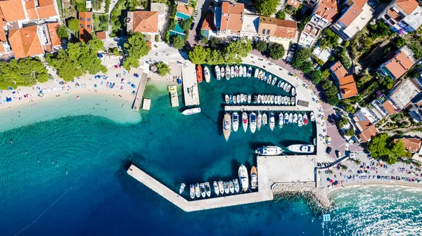 在克罗地亚达尔马提亚Makarska Riviera的Baska Voda度假胜地的亚得里亚海和宏伟的海湾 令人叹为观止的夏季风景 — 图库照片