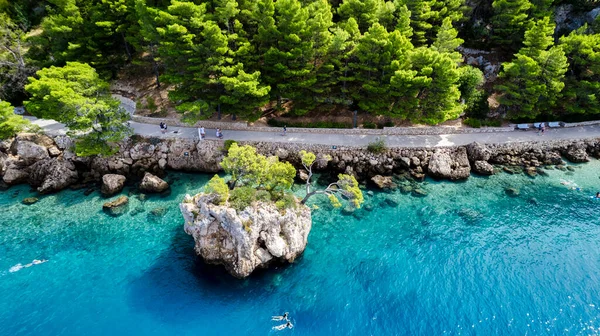 stock image Amazing beach with boats against azure sea in Podgora, Makarska, Dalmatia, Croatian coast