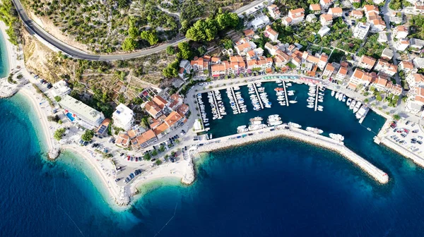 Geweldig Strand Met Boten Tegen Azuurblauwe Zee Podgora Makarska Dalmatië — Stockfoto