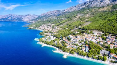 Baska Voda 'daki Hırvatistan plajı Makarska Riviera, Dalmaçya