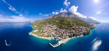 Baska Voda 'daki Hırvatistan plajı Makarska Riviera, Dalmaçya