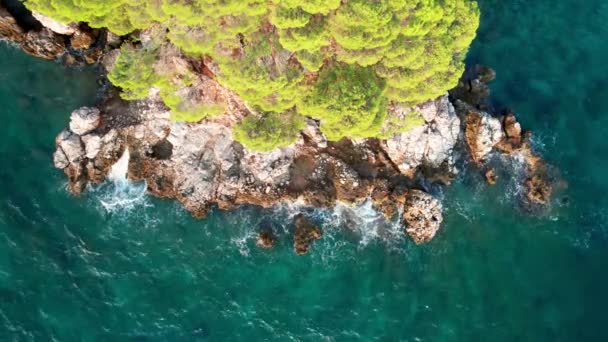 クロアチア クルク島スタラ バスカ近くのオプナビーチの空中ビュー — ストック動画