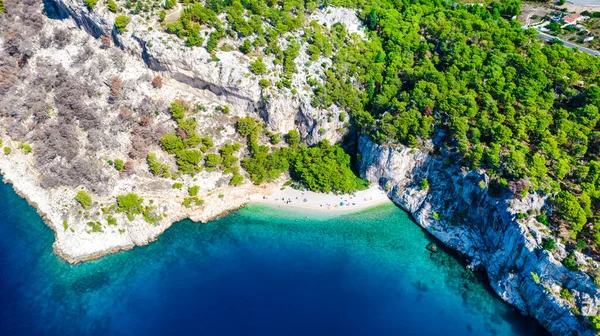 stock image Beautiful beach near Brela town, Dalmatia, Croatia. Makarska riviera, famous landmark and travel touristic destination in Europe