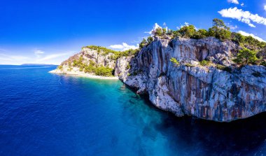Hırvatistan 'ın Dalmaçya kentinde Breal Makarska ve Nugal dağ panoramik manzarası, Makarska rivierası