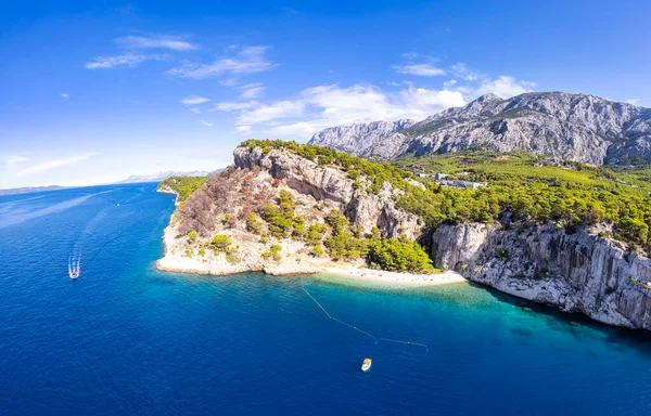 Hırvatistan 'ın Dalmaçya kentinde Breal Makarska ve Nugal dağ panoramik manzarası, Makarska rivierası