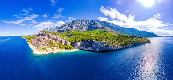 Hırvatistan 'ın Dalmaçya kentinde Breal Makarska ve Nugal dağ panoramik manzarası, Makarska rivierası