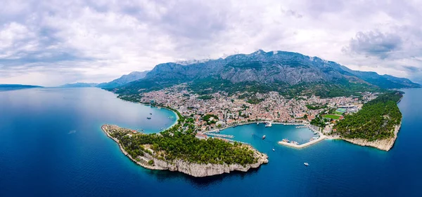 Makarska 'da Riviera, Dalmaçya, Hırvatistan' daki plaj