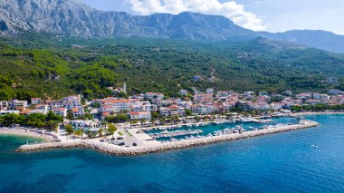 Riviery Makarskiej 'deki kıyı manzarası, Adriyatik Denizi, Hırvatistan