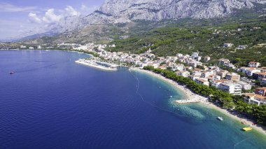 Riviery Makarskiej 'deki kıyı manzarası, Adriyatik Denizi, Hırvatistan