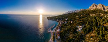 Riviery Makarskiej 'deki kıyı manzarası, Adriyatik Denizi, Hırvatistan