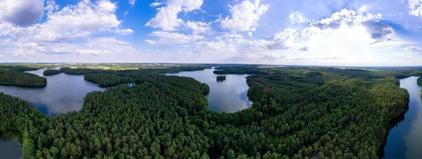 Yaz Gününde Güzel Bir Gölün Havadan Çekilmiş Görüntüsü — Stok fotoğraf